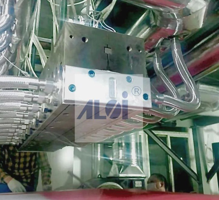 蕪湖熔噴布模具 | 熔噴布生產過程中容易出現問題 蕪湖熔噴(pēn)布模具 | 熔噴布(bù)生產過程中(zhōng)容易出現(xiàn)問(wèn)題